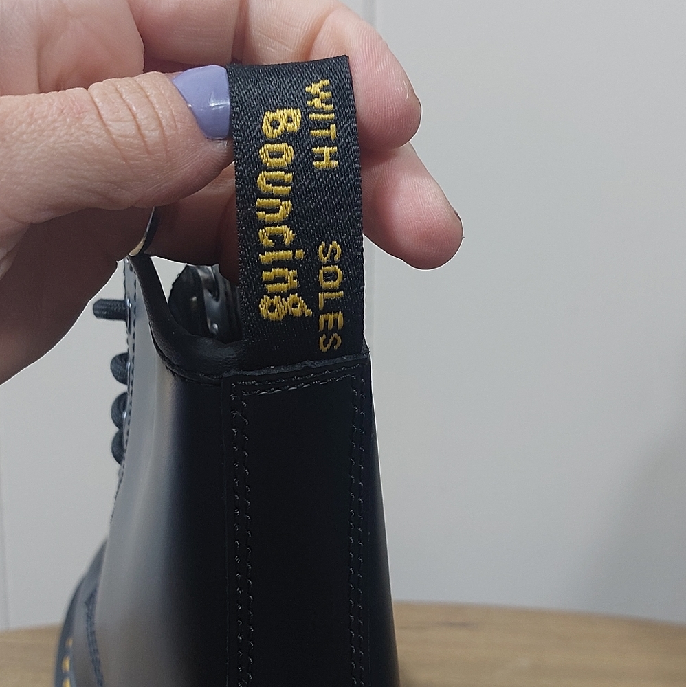 NWT! Dr. Martens 1460 Black Smooth Leather Women's size 9 Mens size 8 - Picture 8 of 14